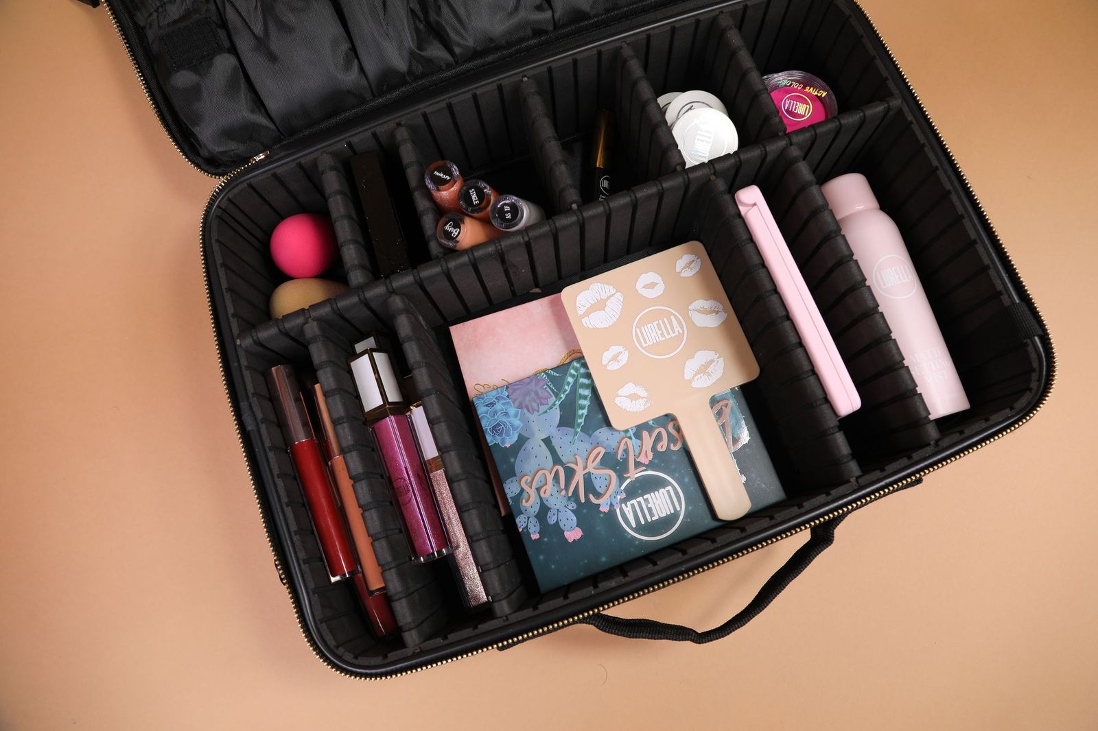 ARTIST TRAVEL CASE – Lurella Pakistan